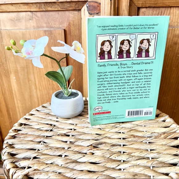 Tween Paperback Book Set Smile & Sisters By Raina Telgemeier - Picture 4 of 7